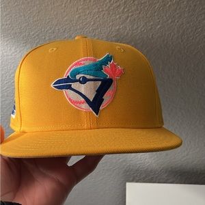 Cap city hat amazing condition it’s a snap back i got it for 80!